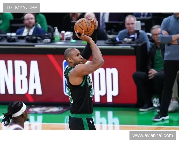 霍福德感恩当下称自己很幸运并表示球队征程仍在继续 霍福德感恩当下称自己很幸运并表示球队征程仍在继续